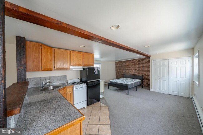 Building Photo - 116 E Gay St