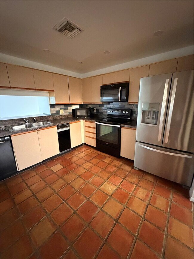 Building Photo - 7460 La Paz Blvd