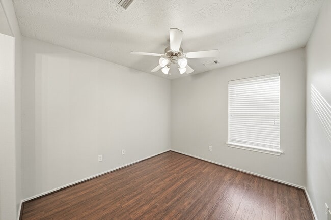 Building Photo - 11811 Misty Peak Ln