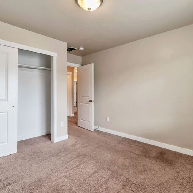 Building Photo - 3688 Golden Sky Ln