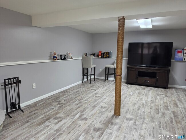 Building Photo - 420 Maple Hill Rd
