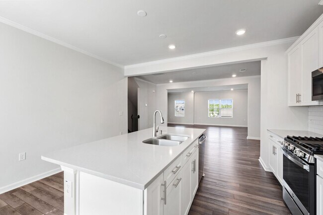 Building Photo - Bright, Spacious & Move-In Ready Townhome ...