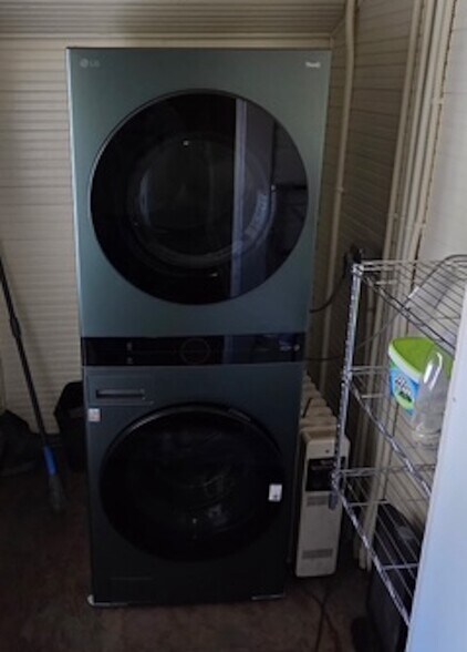 Building Photo - 2012 Walker Ave