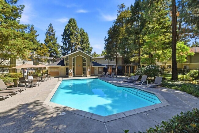 Building Photo - 2695 Somerset Park Cir