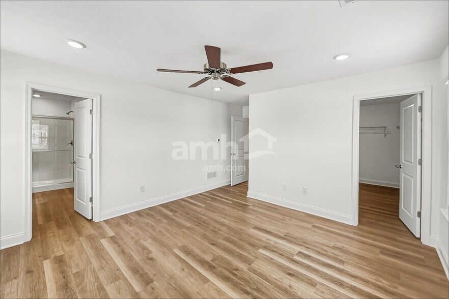 Building Photo - 27 Shady Elm Ln
