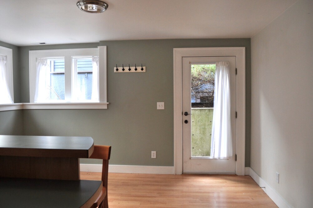 Entry - 106 NW 56th St