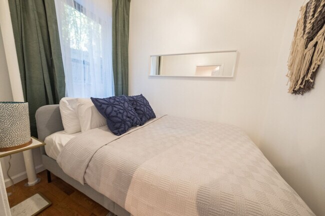 Building Photo - 317 E 75th St