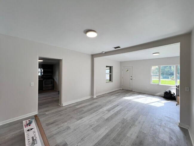 Building Photo - House in Deland