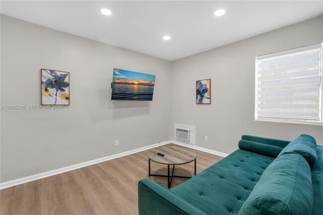 Building Photo - 10006 E Bay Harbor Dr