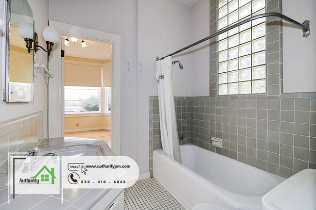 Building Photo - 1804 Chestnut St