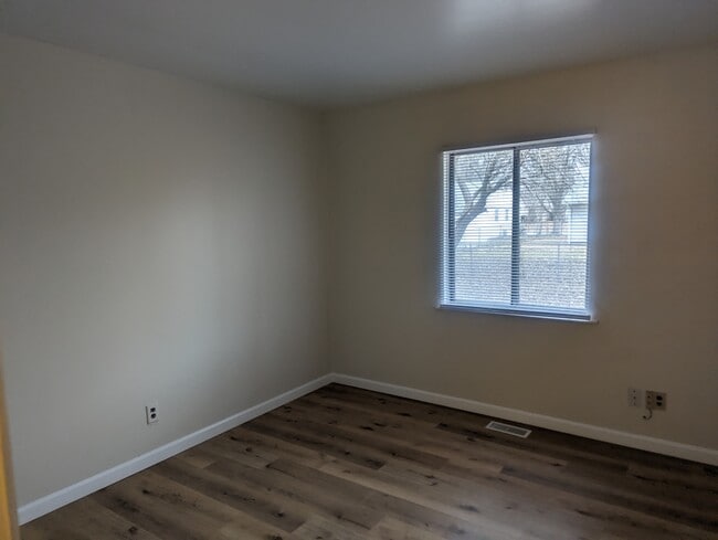 Building Photo - 3312 York Dr