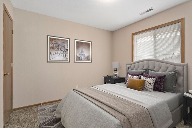 Building Photo - 1300-1336 Crosswinds Court