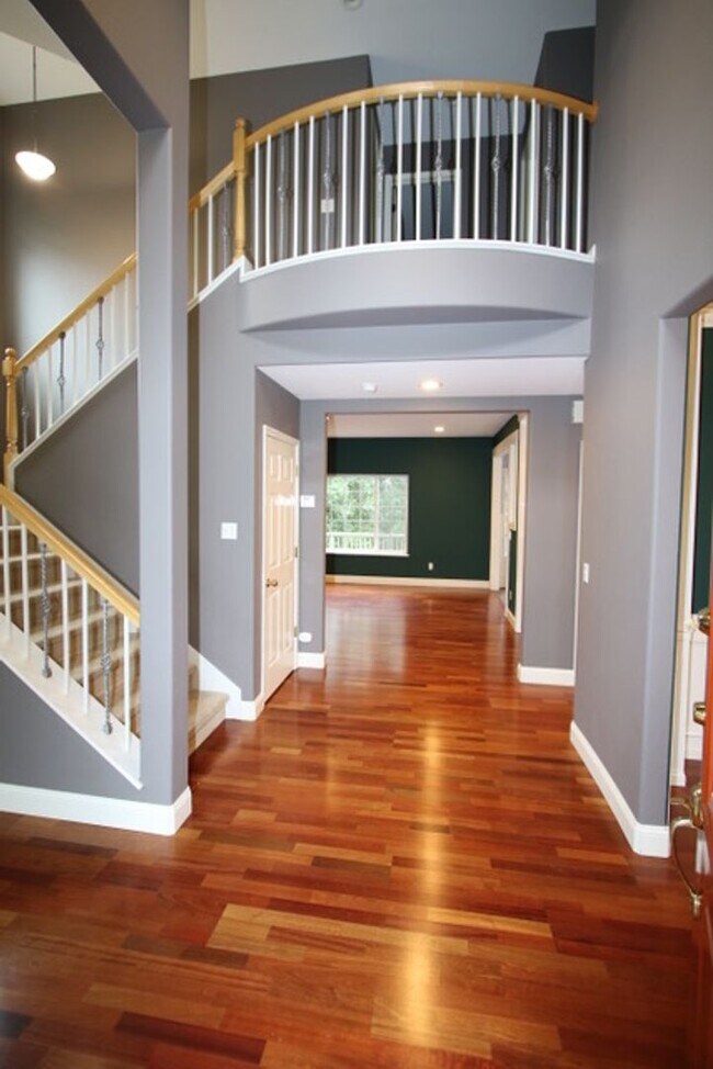 Building Photo - 9010 Sahalee Dr
