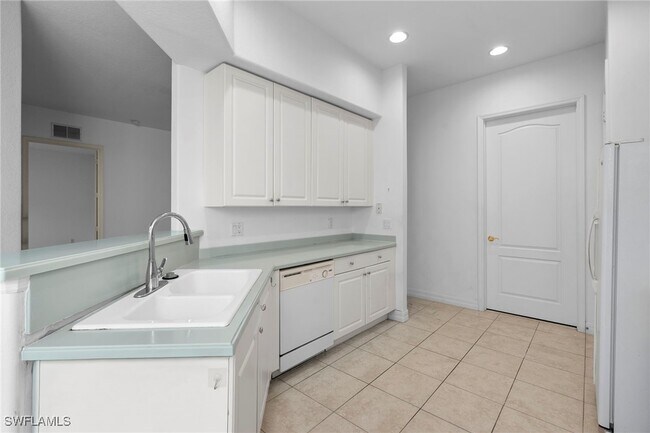 Building Photo - 6010 Jonathans Bay Cir