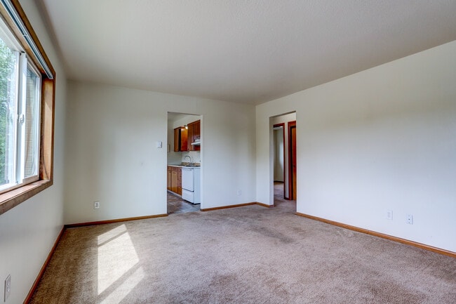 Building Photo - Silver Creek Apartments