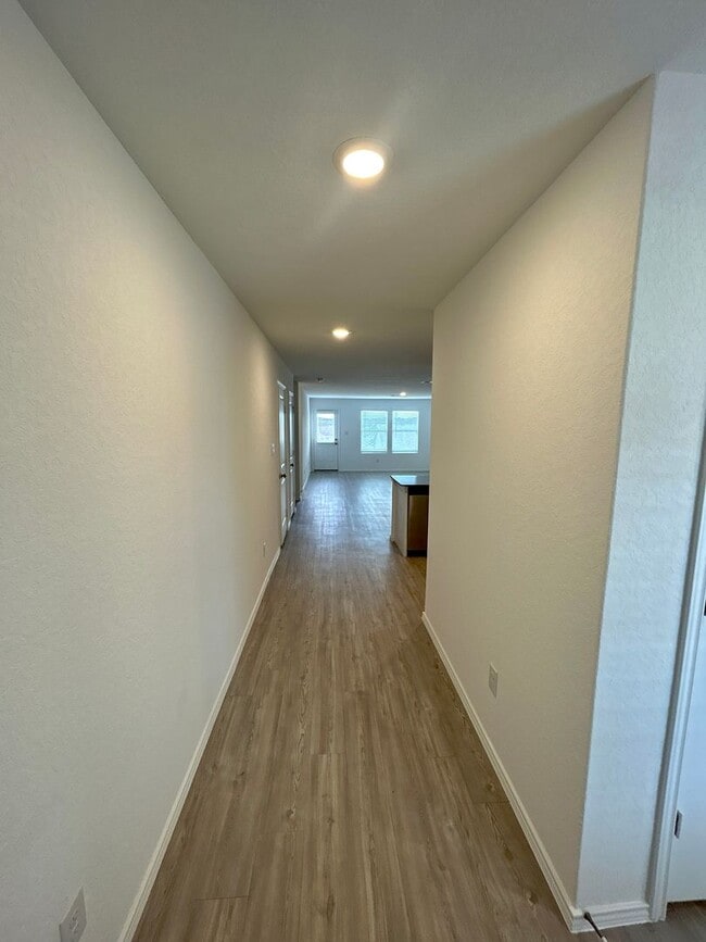 Building Photo - Hidden Trails, Bulverde, TX Spacious 4-Bed...