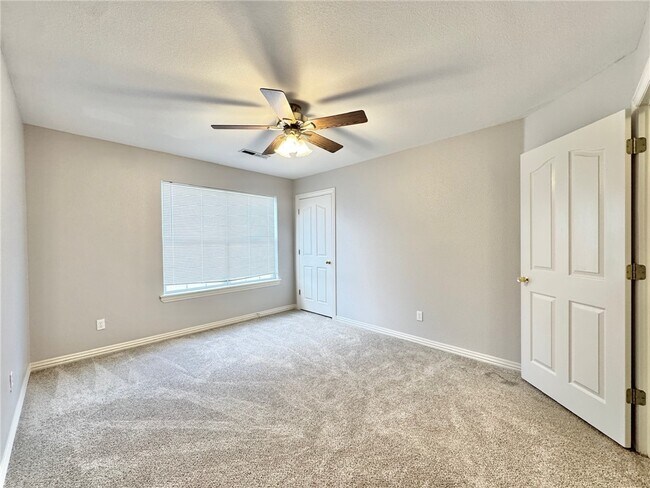 Building Photo - 3834 E Chadwick Dr