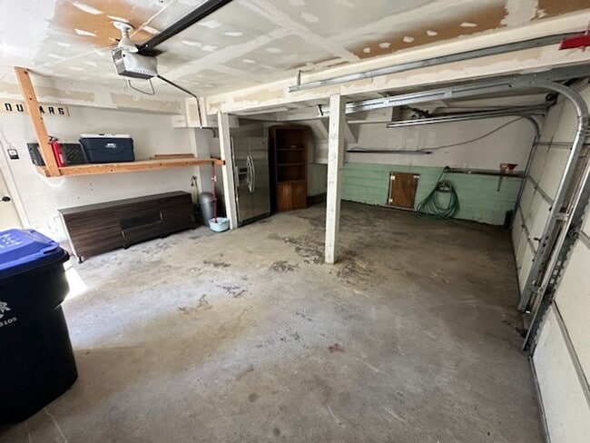 Building Photo - Lovely multi level home available now for ...