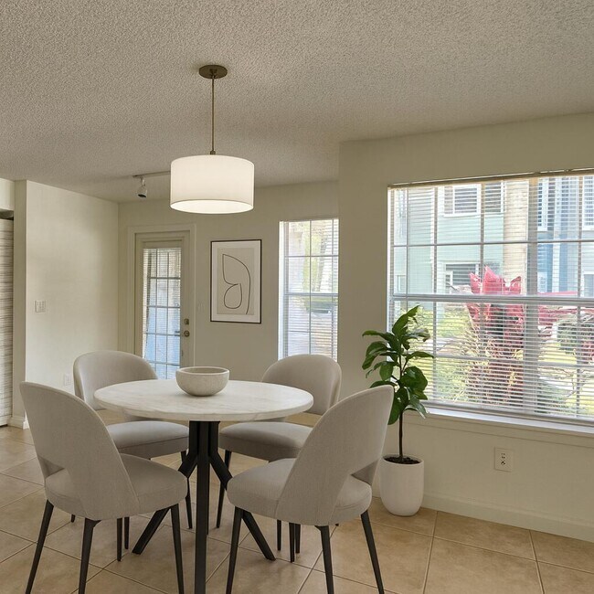 Building Photo - 1000 Crystal Way