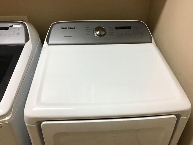 Building Photo - 5 Bdrm, 3 Full bath, clean nice home in Oro Valley-La Canada & Naranja