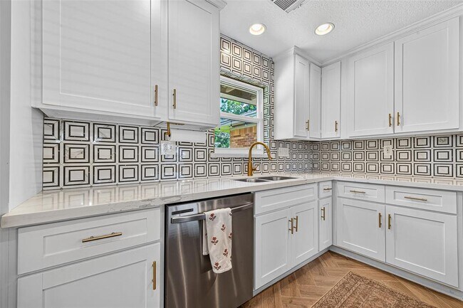 Building Photo - 4318 De Milo Dr