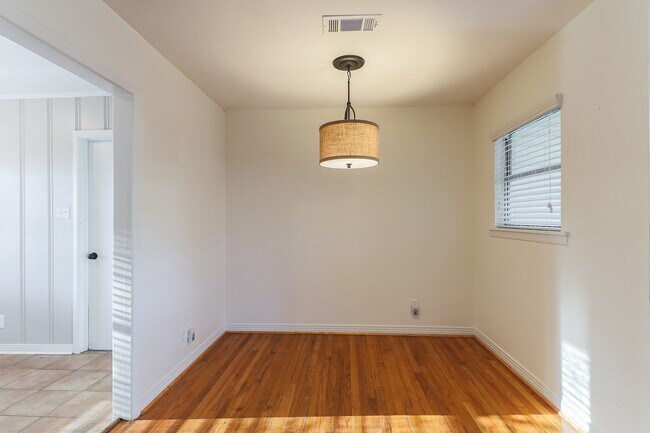 Building Photo - 1305 Bettes St