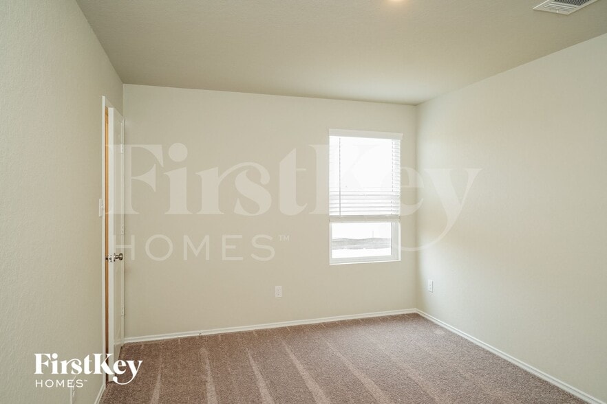Building Photo - 9806 Littleton Grist