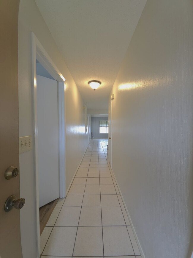 Building Photo - Get ready to fall in love with comfortable, carefree living at Courtyard Condominiums in Tyler, TX!