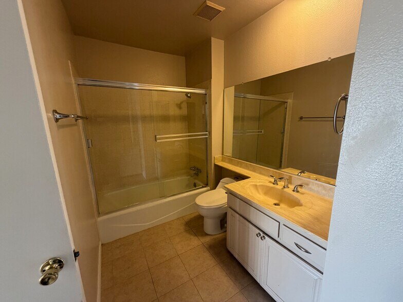 Building Photo - 7226 Jordan Ave