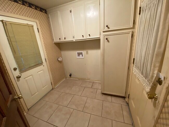 Building Photo - 5075 Riverwood Cir - NE Jackson