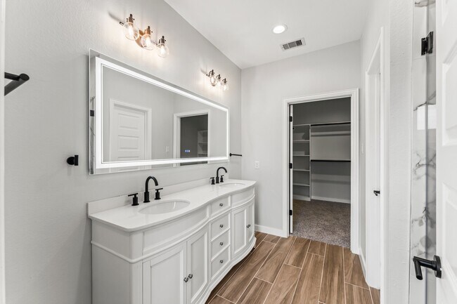 Building Photo - 7007 Longmire Cir