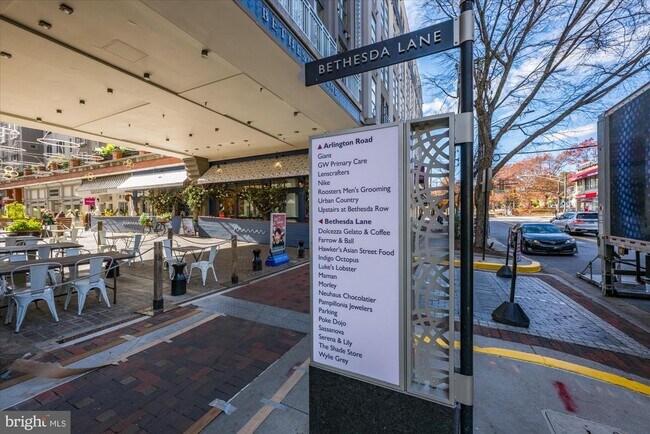 Building Photo - 4915 Hampden Ln