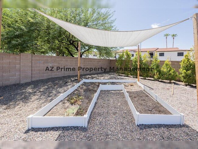 Building Photo - 17601 N 18th Dr