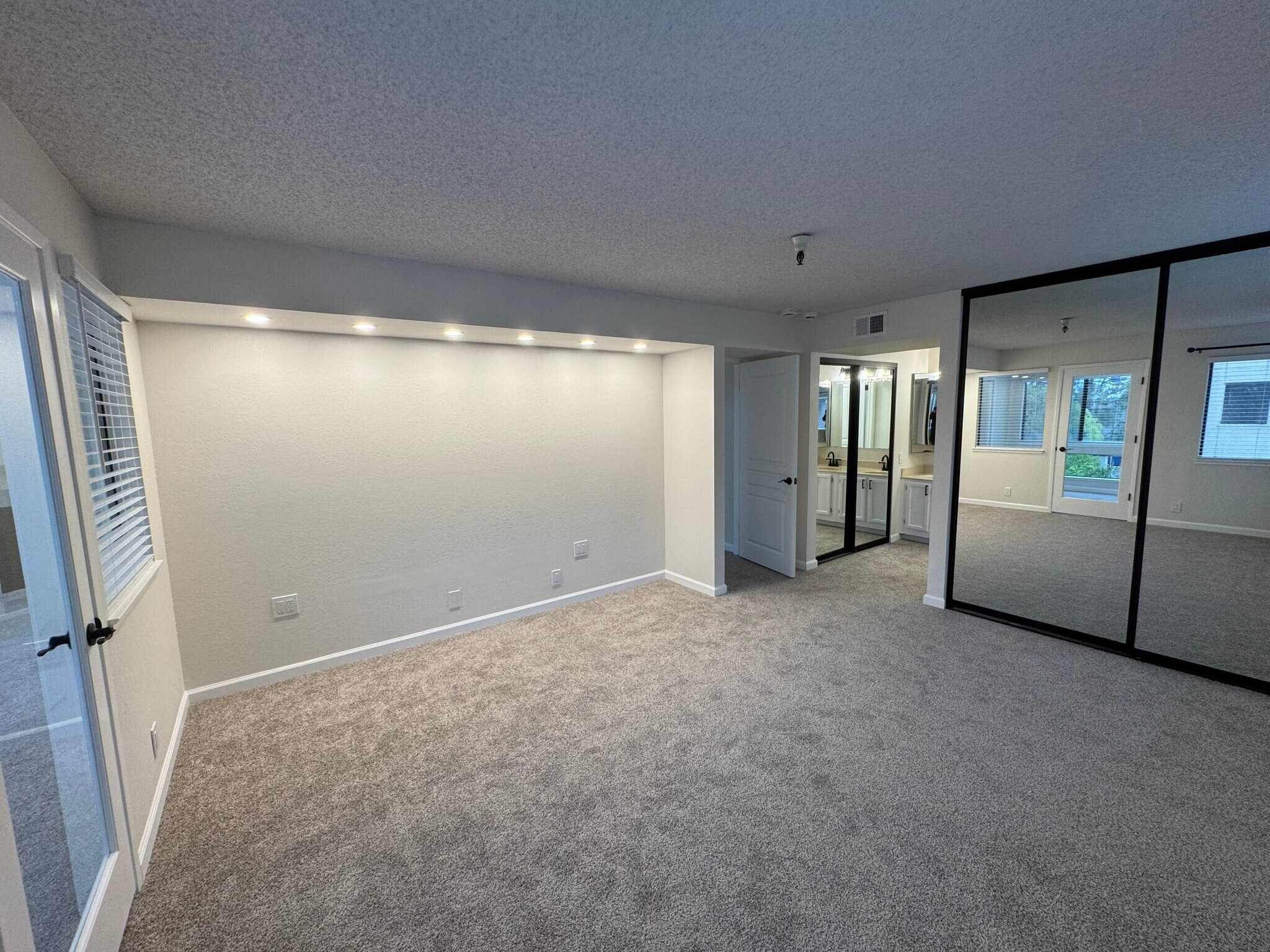 Building Photo - 545 Pierce St