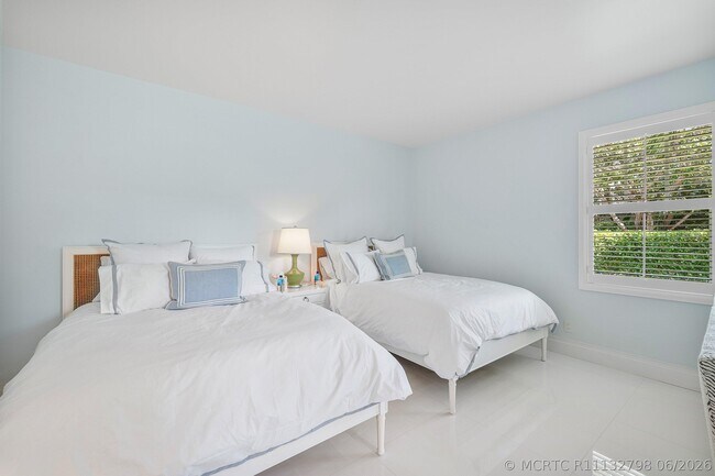 Building Photo - 106 Beachway Dr