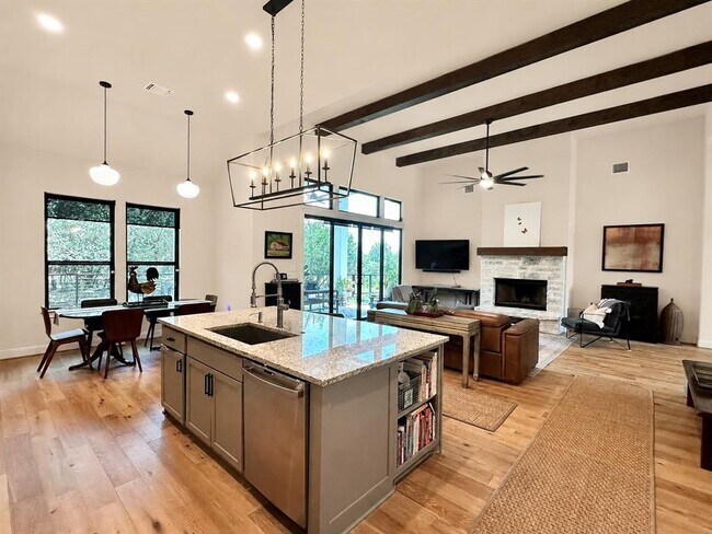 Building Photo - 365 Warbler Dr