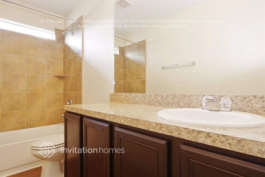 Building Photo - 2011 Fairwood Knolls