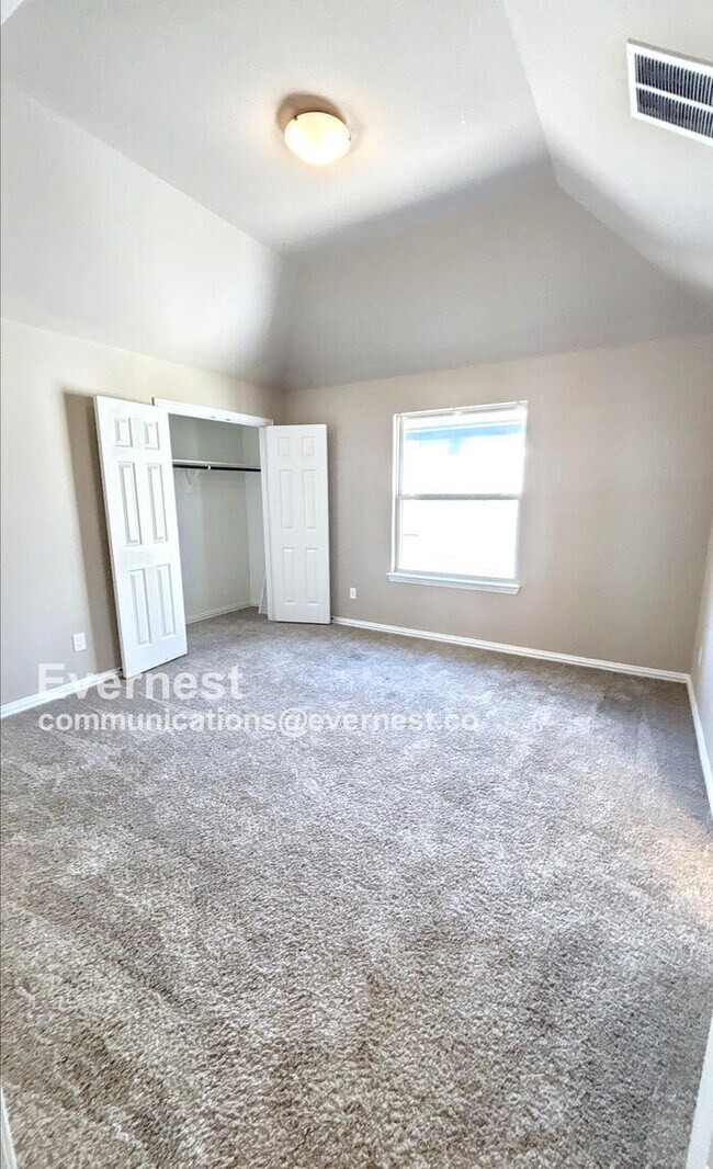 Building Photo - 306 Greenhill St