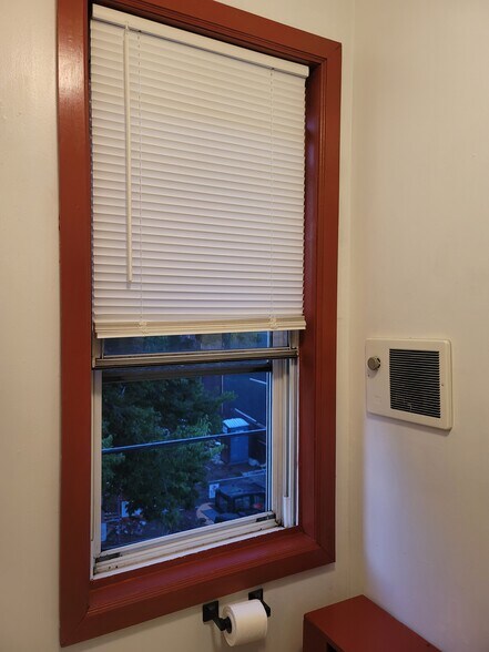 Building Photo - 1622 Bainbridge St