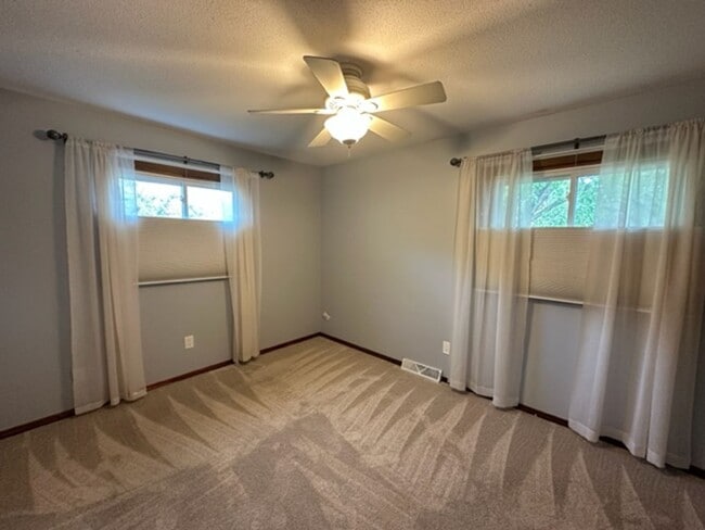 Building Photo - Updated 4 Bedroom Split-Level Home – Available June 1