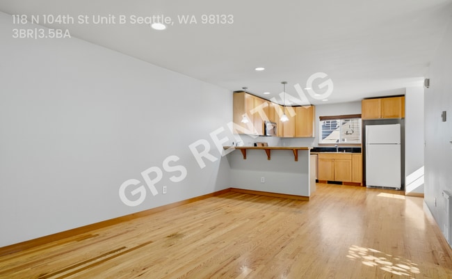 Building Photo - 118 N 104th St