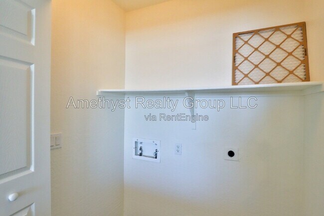 Building Photo - 11706 W Sunnyside Dr