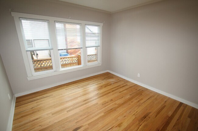 Building Photo - 7326 Triplex