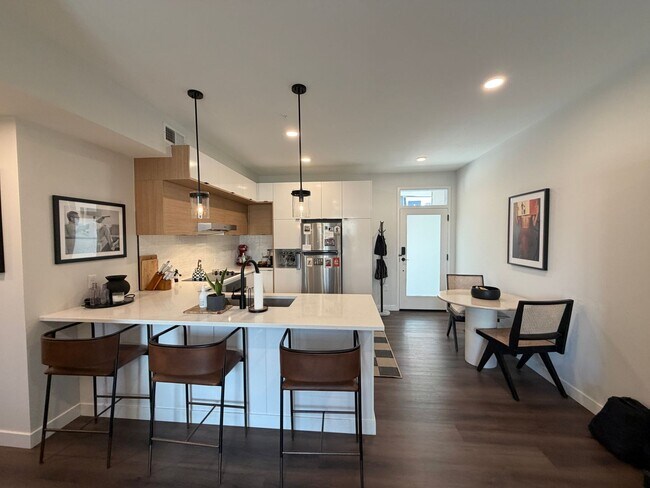 Building Photo - Top-Floor Corner Condo with Downtown Views — Stylish, Pristine, and Steps From Everything