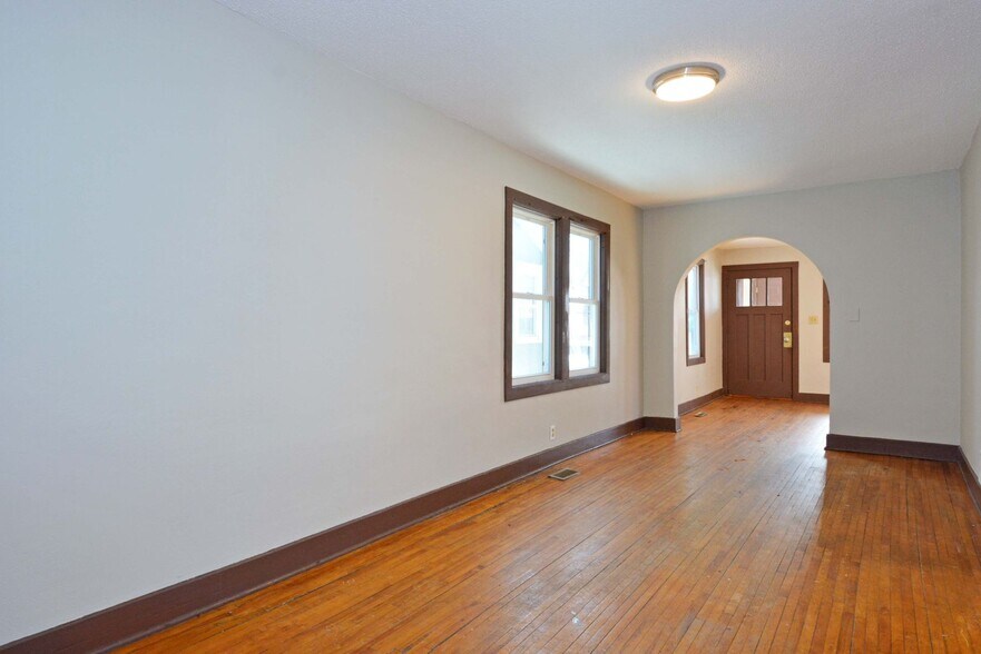 Building Photo - 447 Banfil St