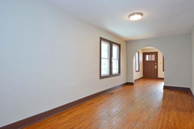 Building Photo - Spacious 4 Bed / 2 Bath Home – Minutes from Grand Casino Arena