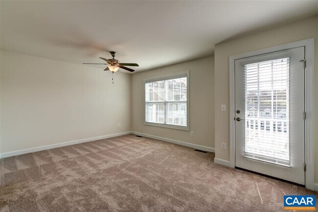 Building Photo - 2402 Winthrop Dr
