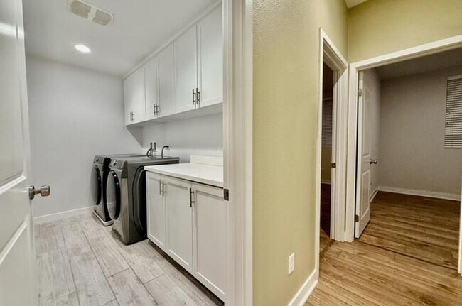 Building Photo - 8315 N Peyton Way