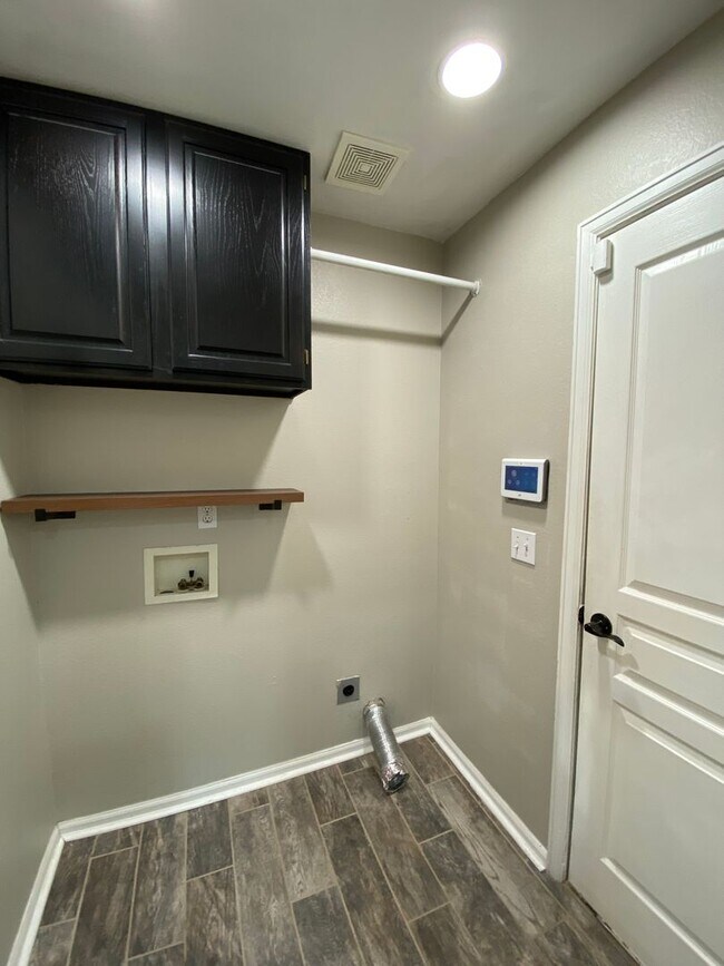 Building Photo - *COMING SOON* Beautifully Upgraded Rancher...