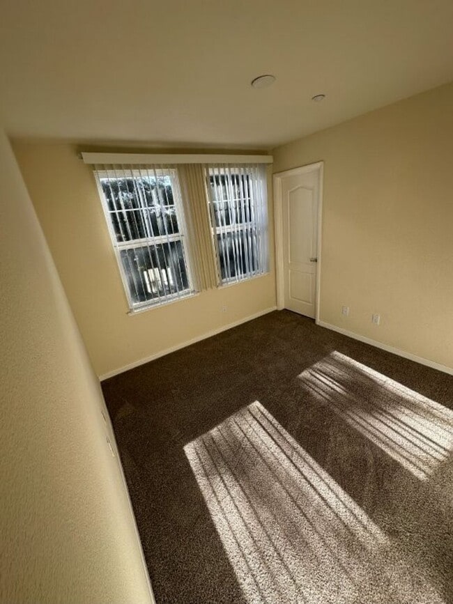 Building Photo - Nor Cal Realty Inc, 3 Bd 3 bth town home with 2 car garage